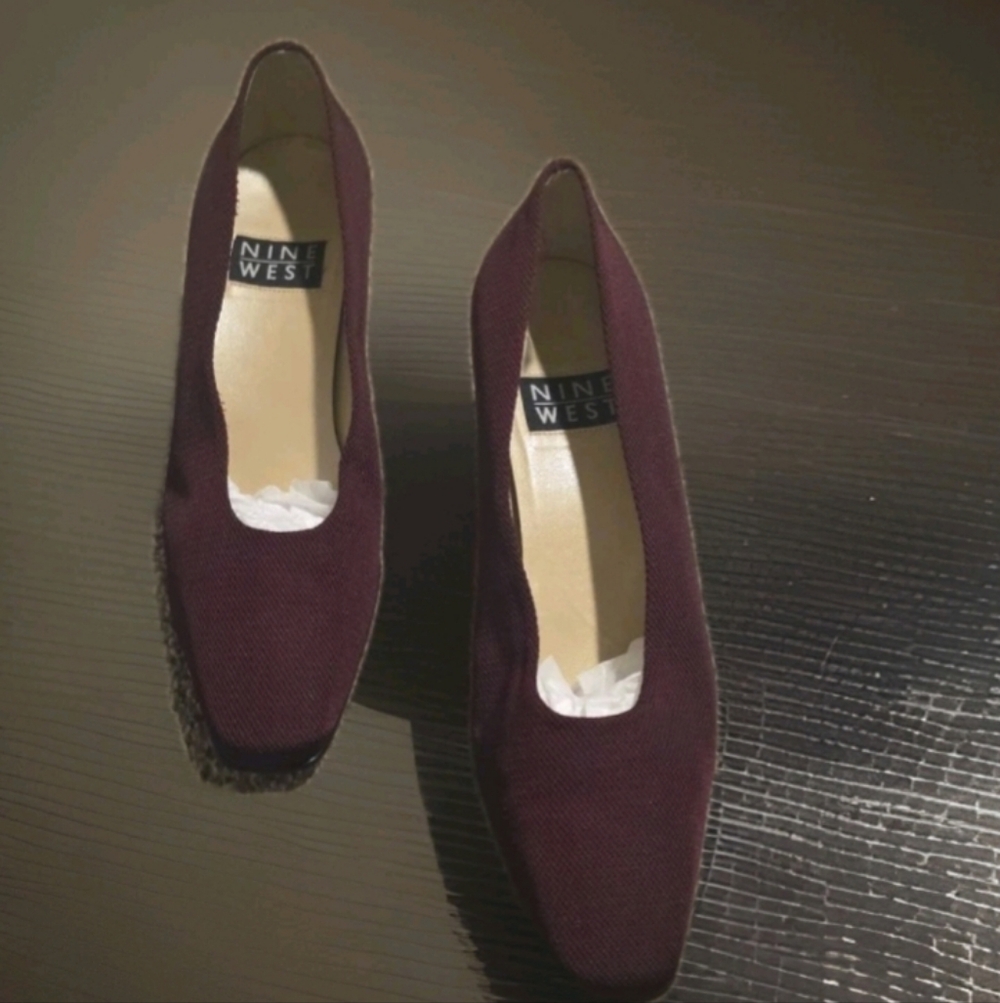 NINE WEST Women’s 6.5M Plum Fabric Square Toe Block  Heel Pumps - Picture 2 of 6